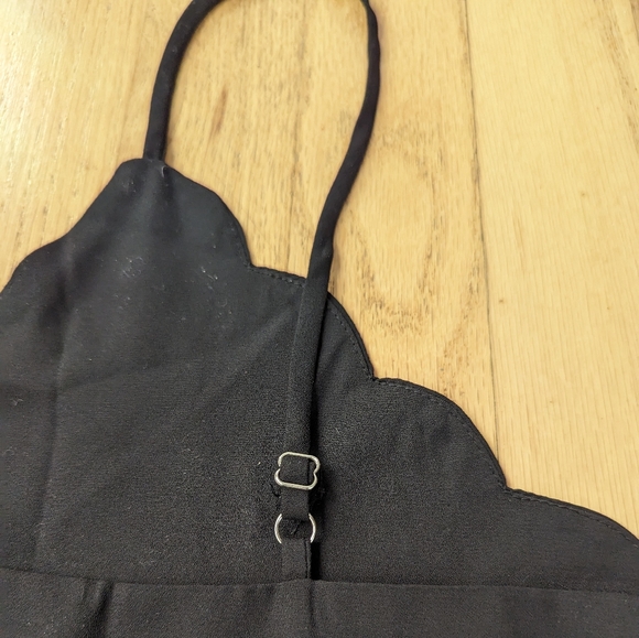 Scallop edge adjustable strap tank top 1x plus size - Picture 2 of 7